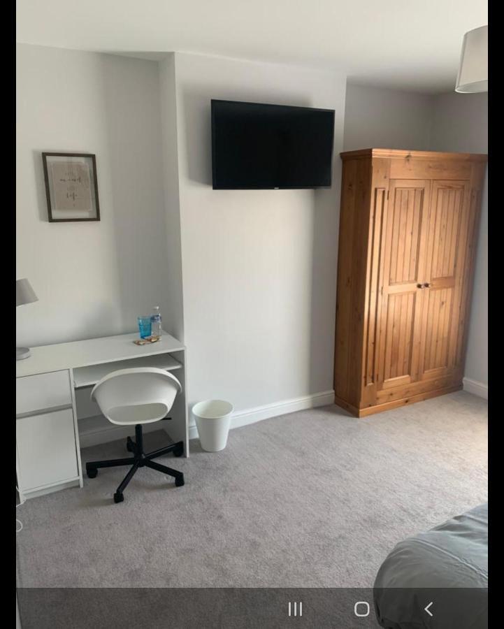 Beautiful Room In Apartment Near Town Centre Регби Экстерьер фото